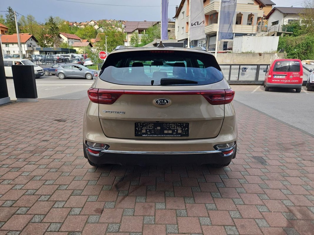 Automobil