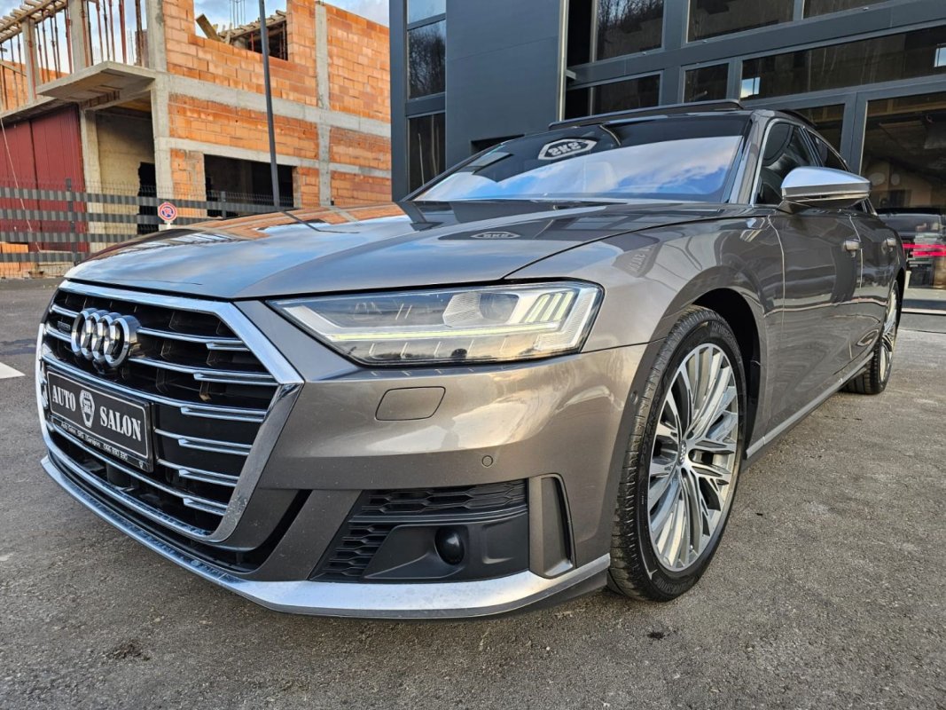 Automobil