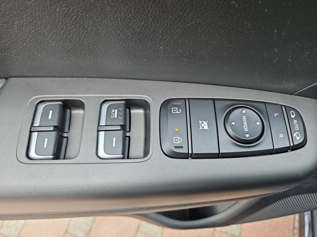 Automobil