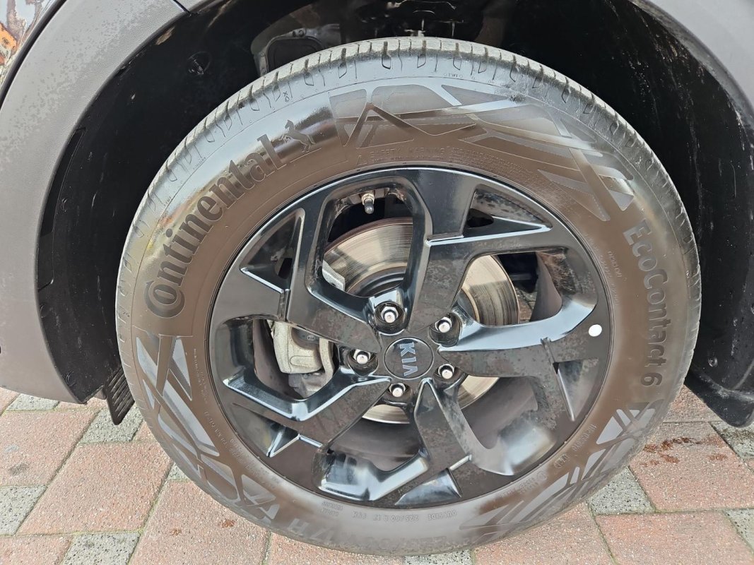 Automobil
