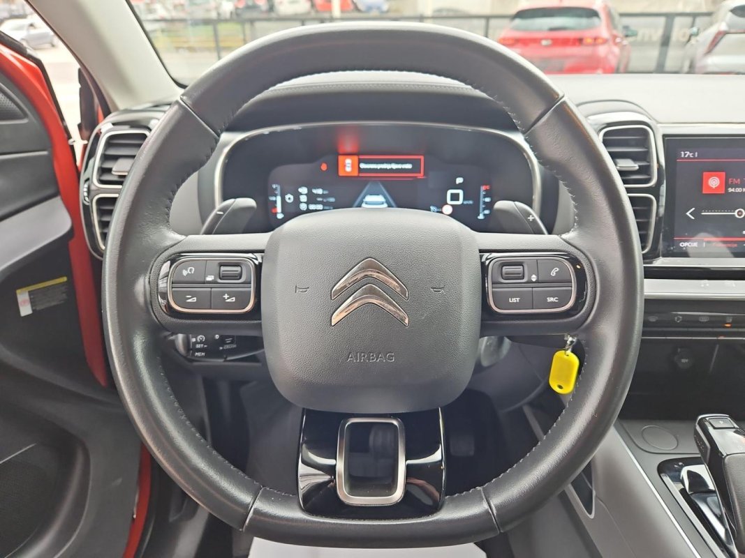Automobil