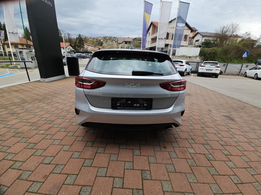 Automobil