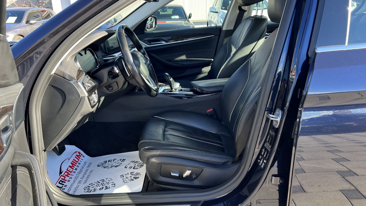 Automobil