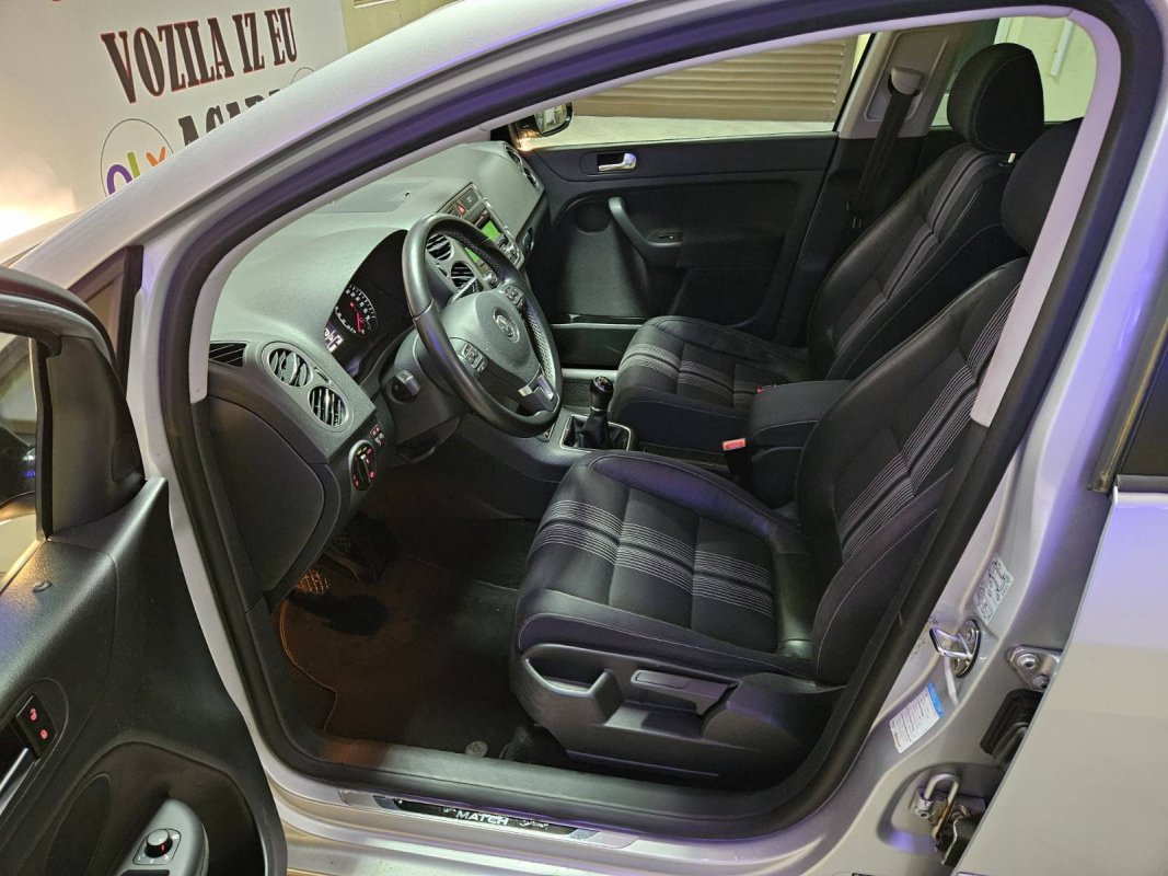 Automobil