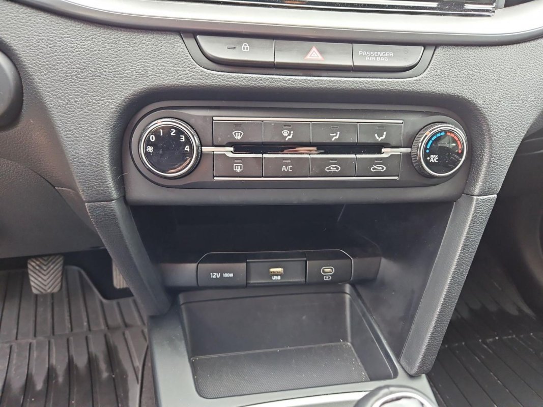 Automobil