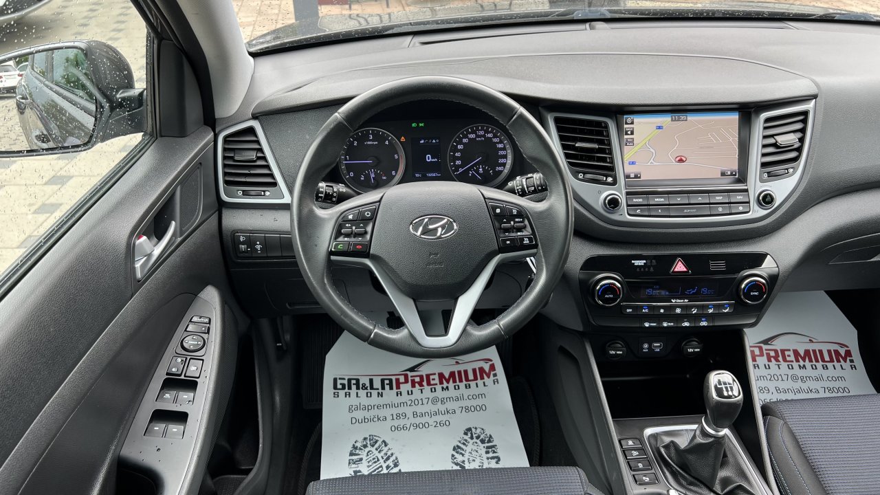 Automobil