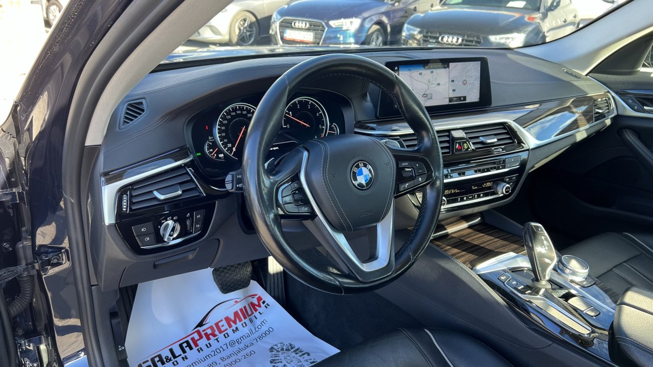 Automobil