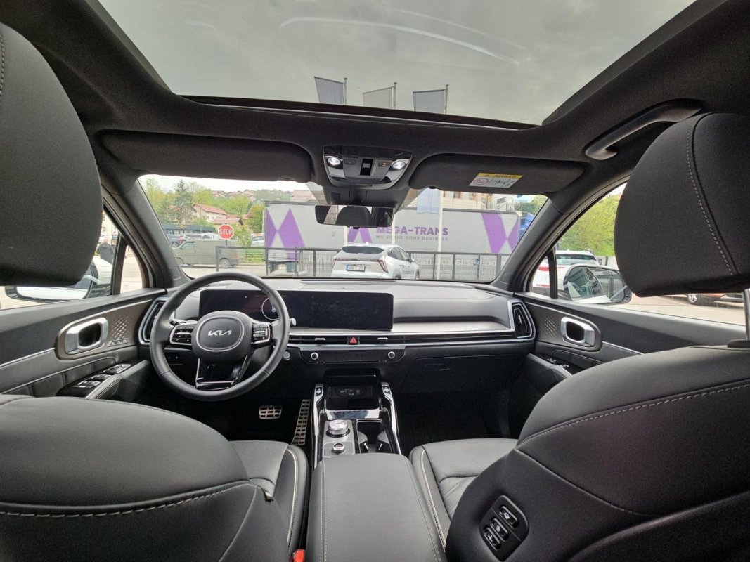 Automobil