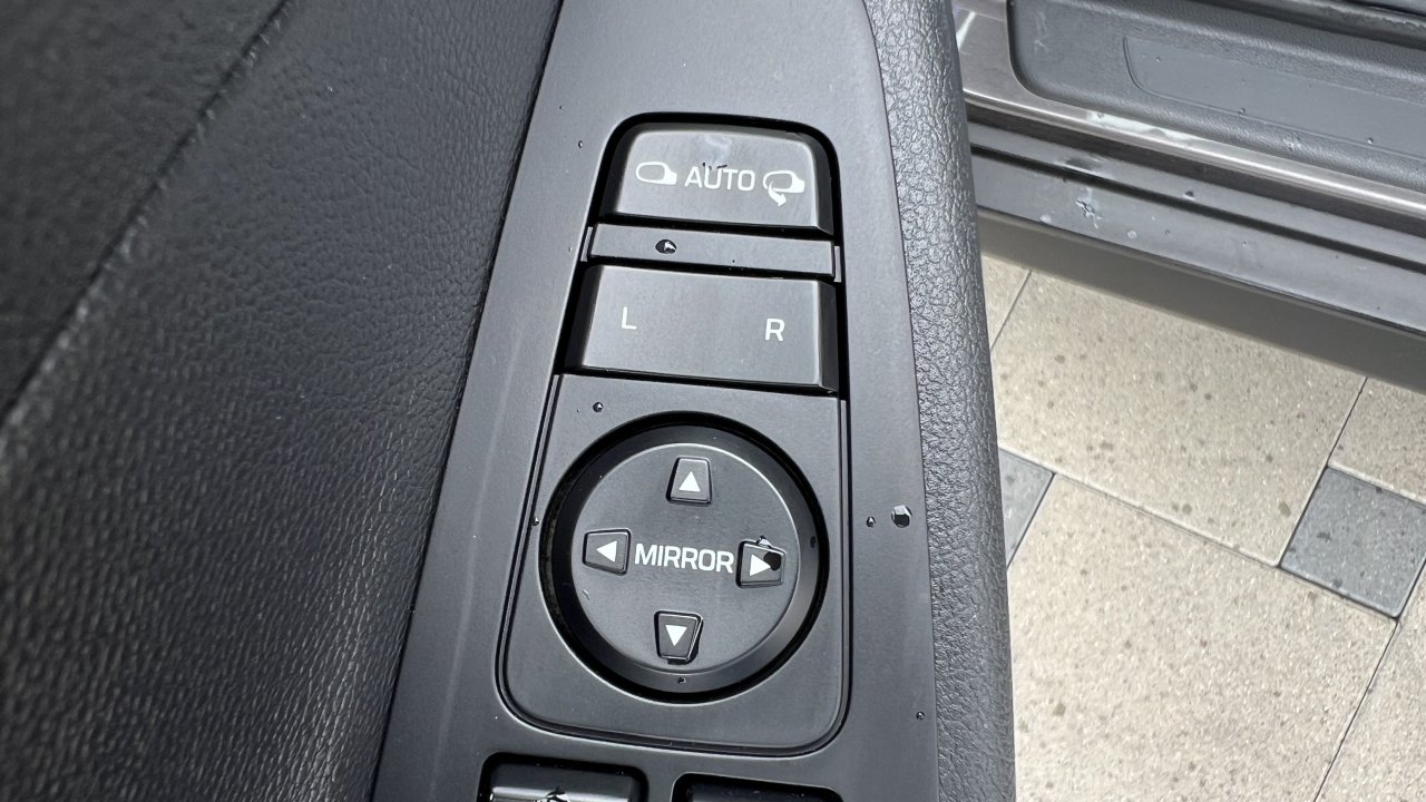 Automobil