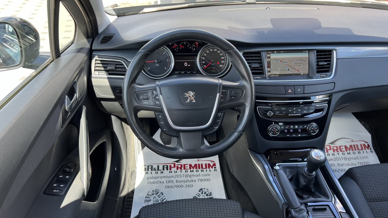 Automobil