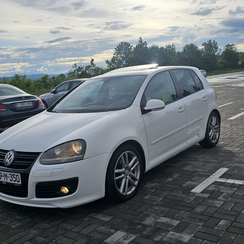 Automobil