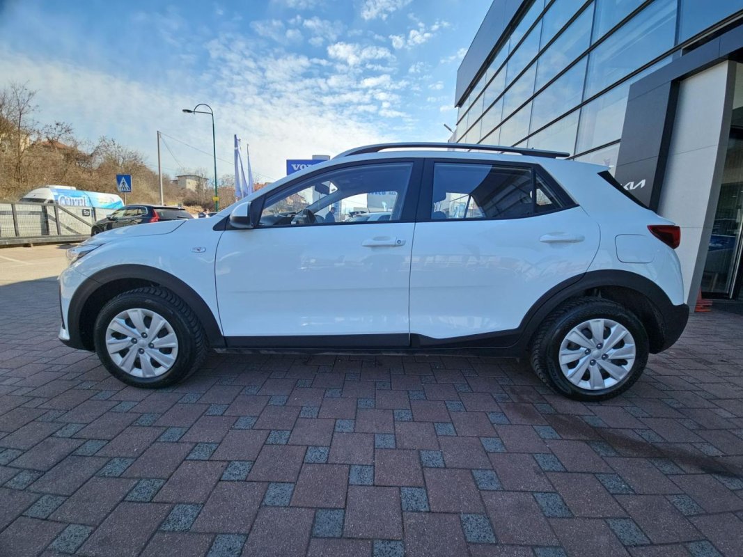 Automobil