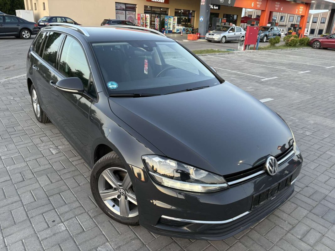 Automobil