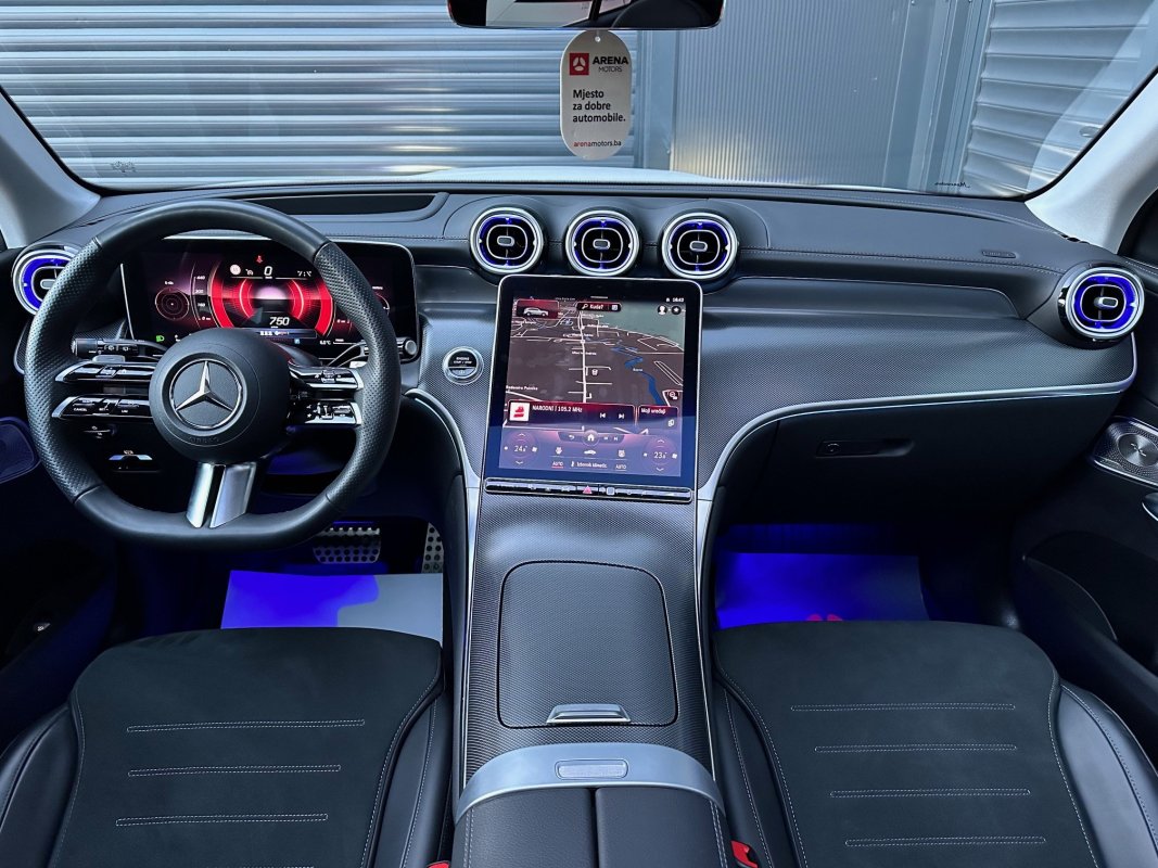 Automobil
