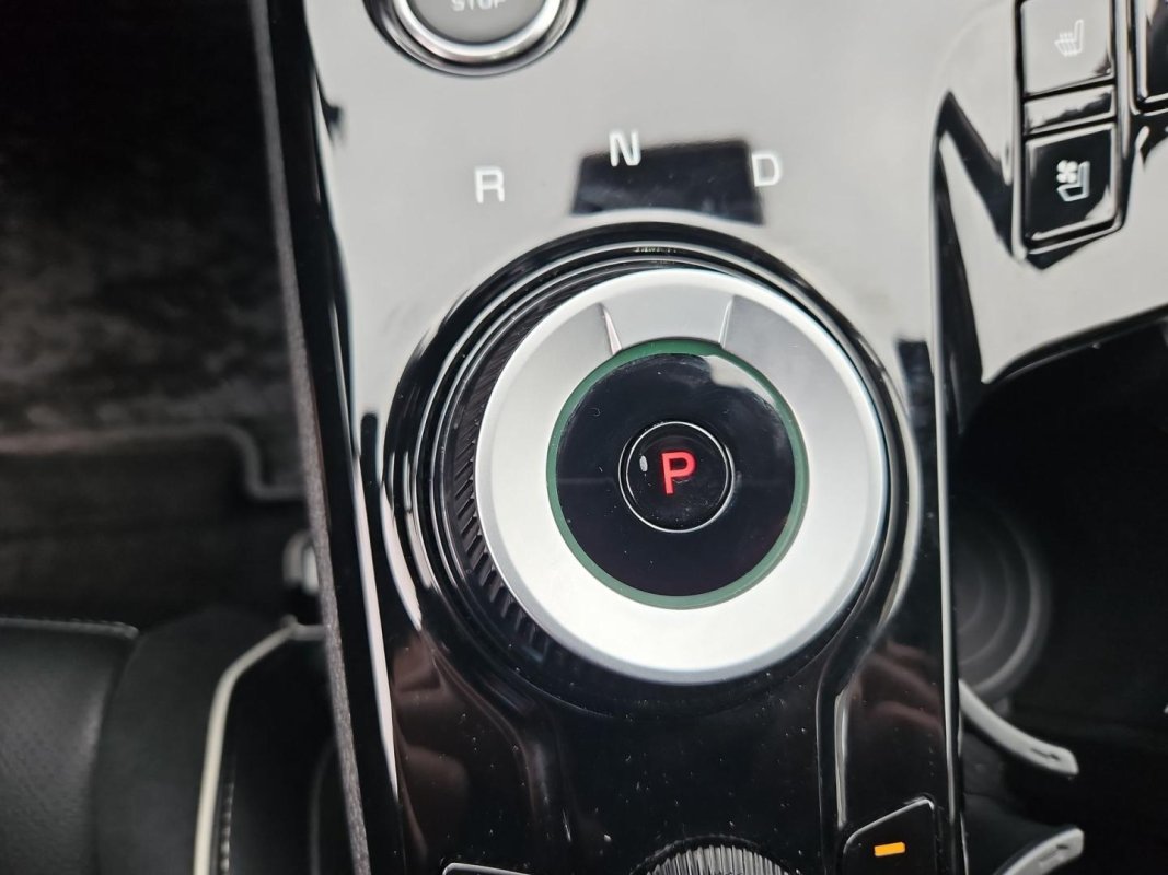 Automobil