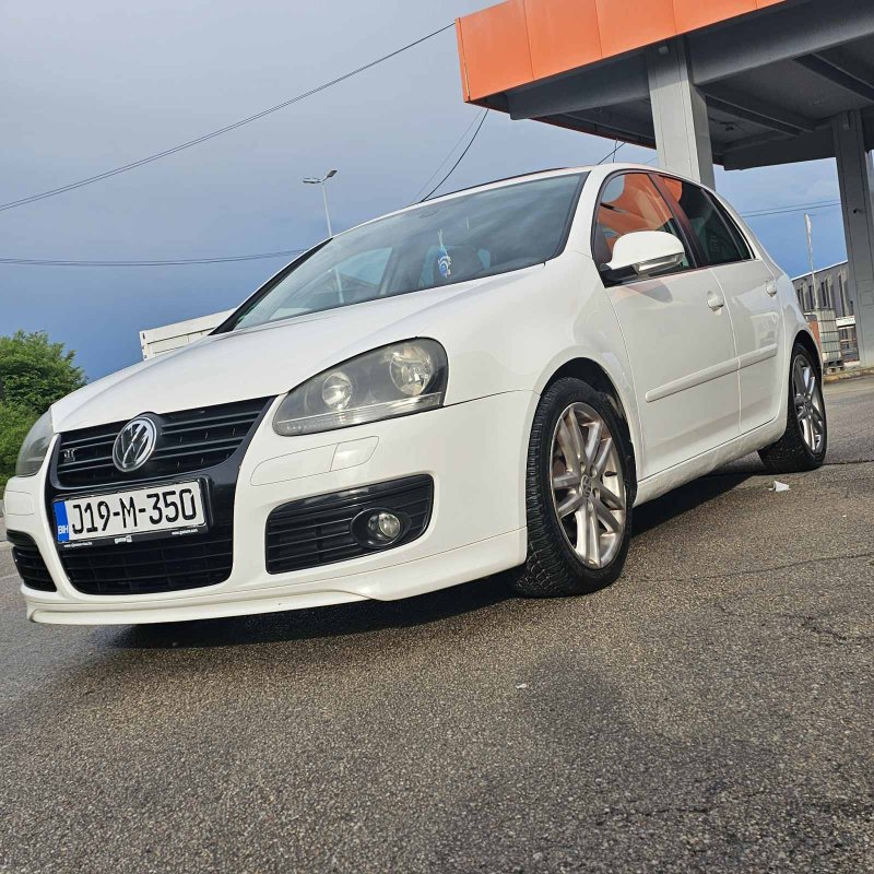 Automobil
