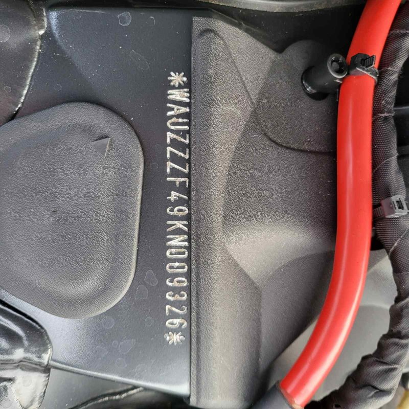 Automobil