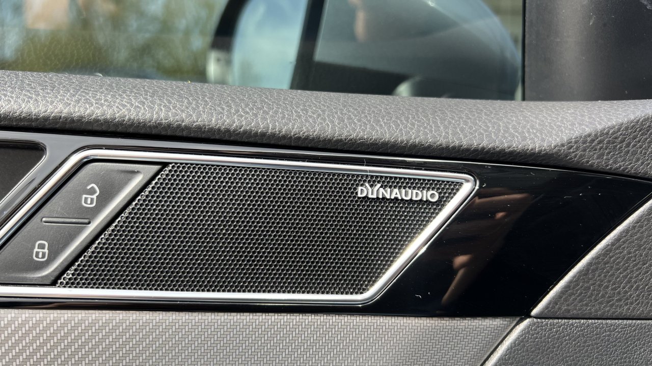 Automobil
