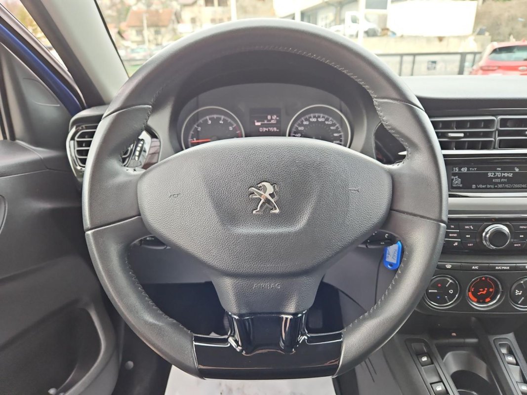 Automobil