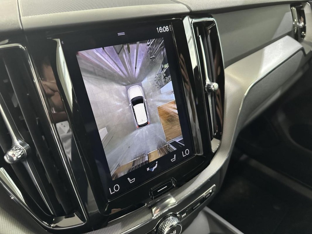Automobil