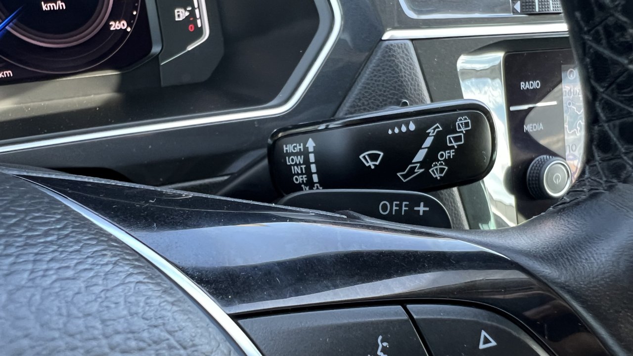 Automobil