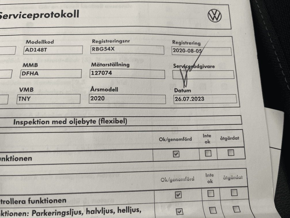 Automobil