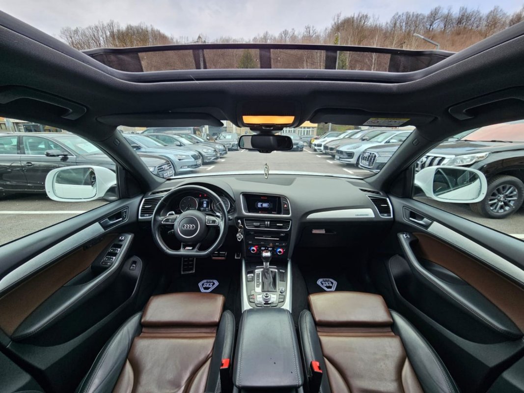 Automobil