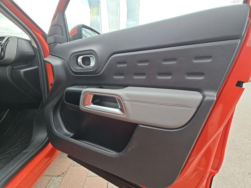Automobil