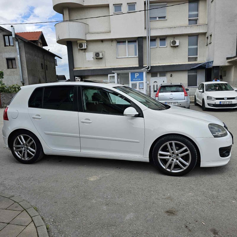 Automobil