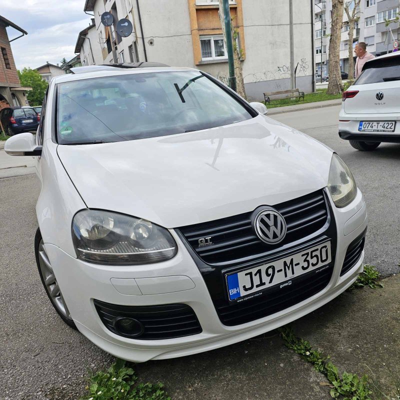 Automobil