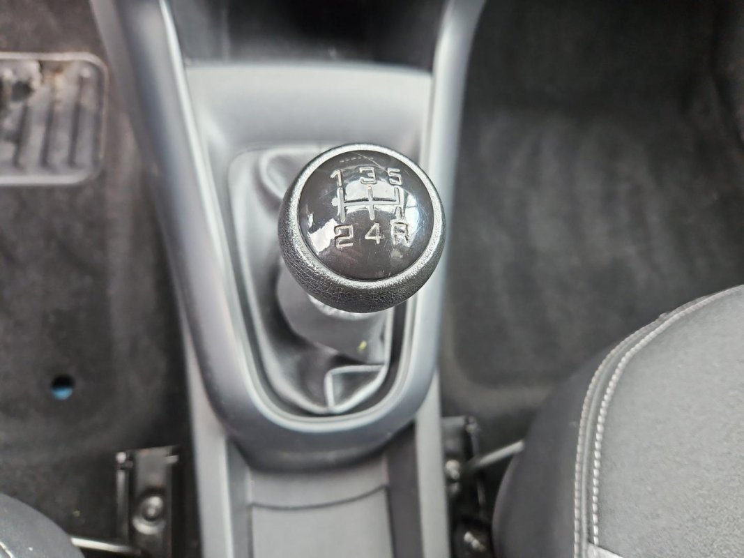 Automobil
