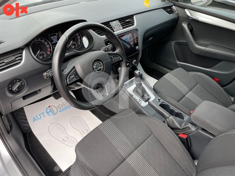 Automobil