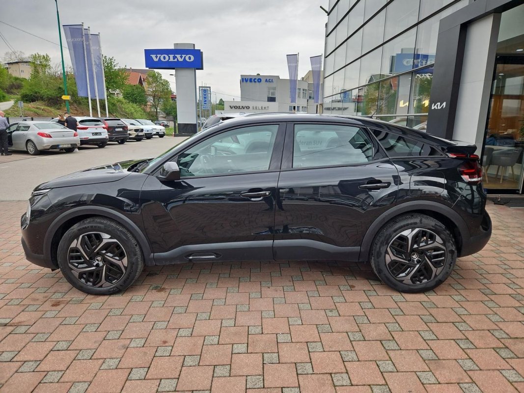 Automobil