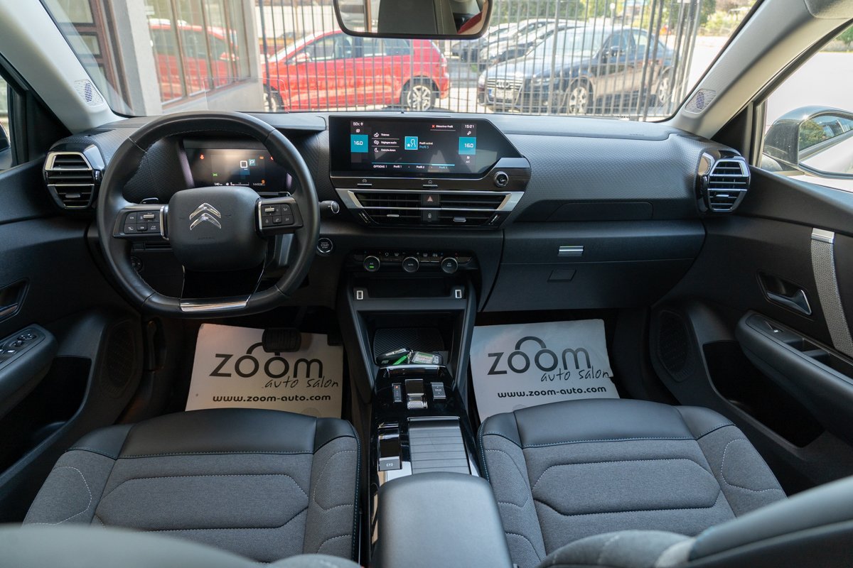 Automobil