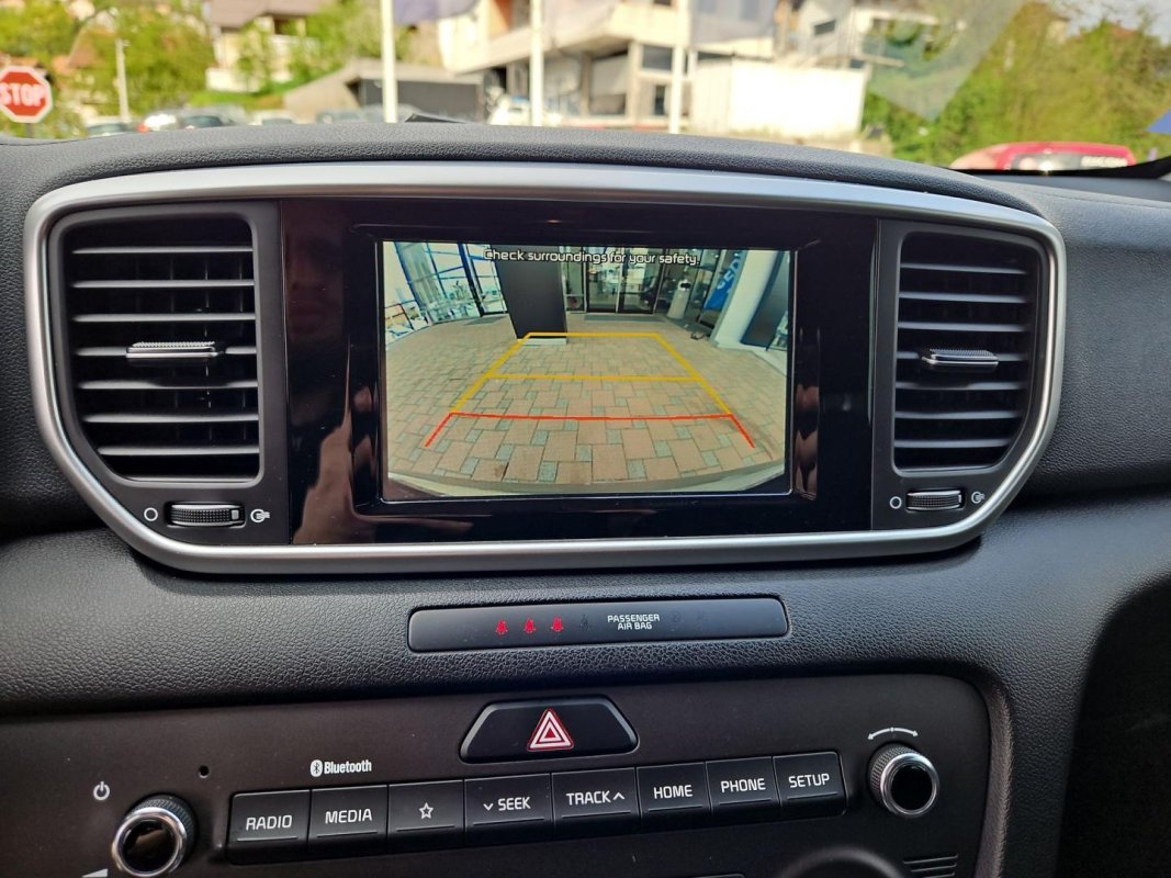Automobil