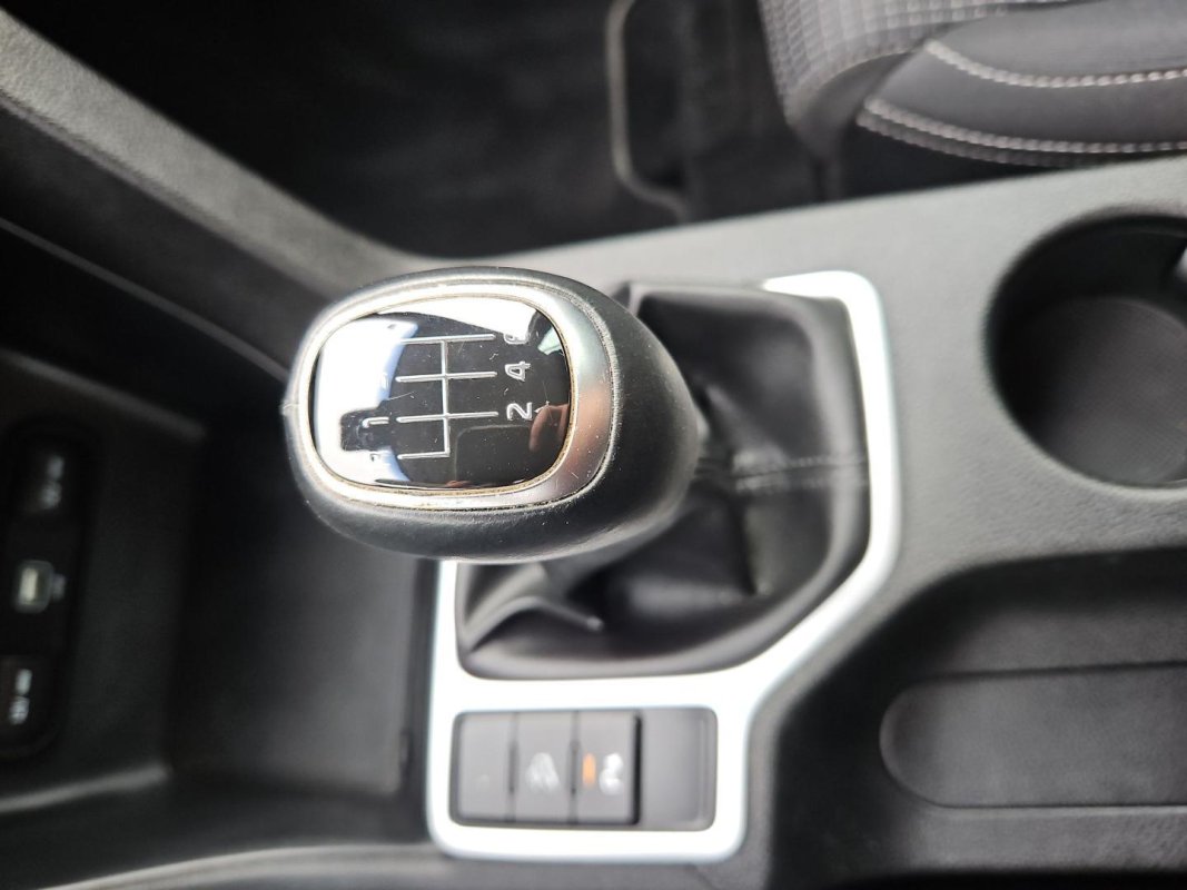 Automobil