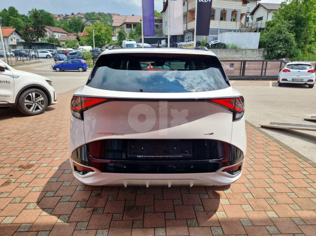 Automobil
