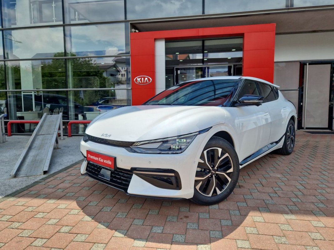 Automobil