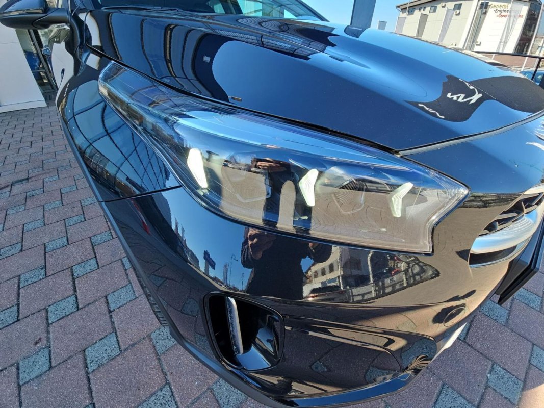 Automobil