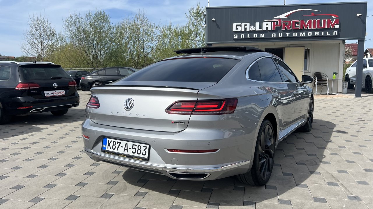 Automobil