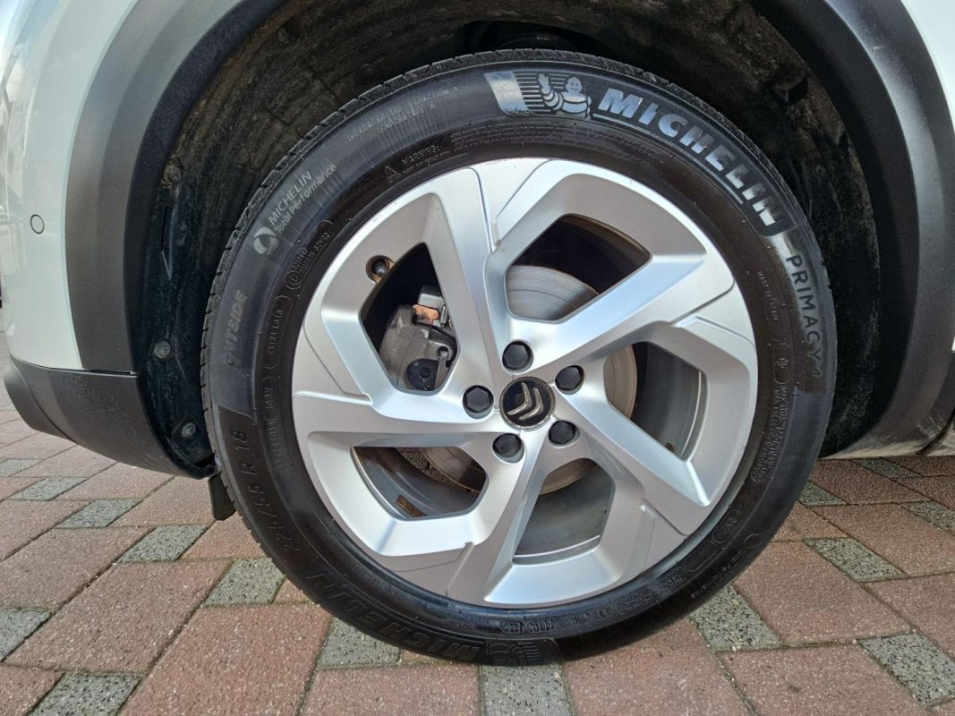 Automobil