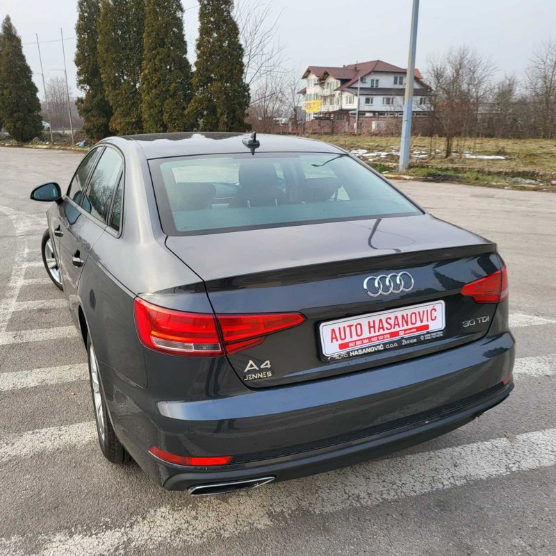 Automobil