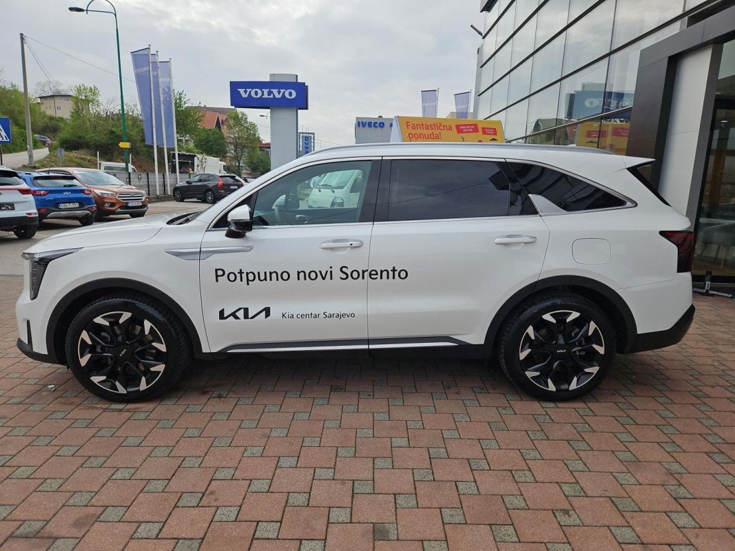 Automobil