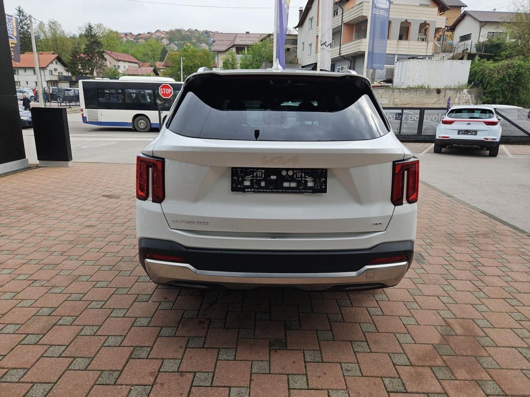 Automobil