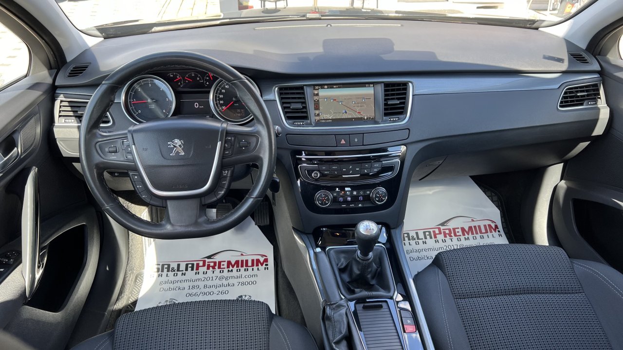 Automobil