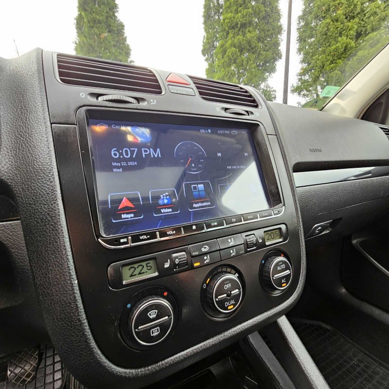 Automobil