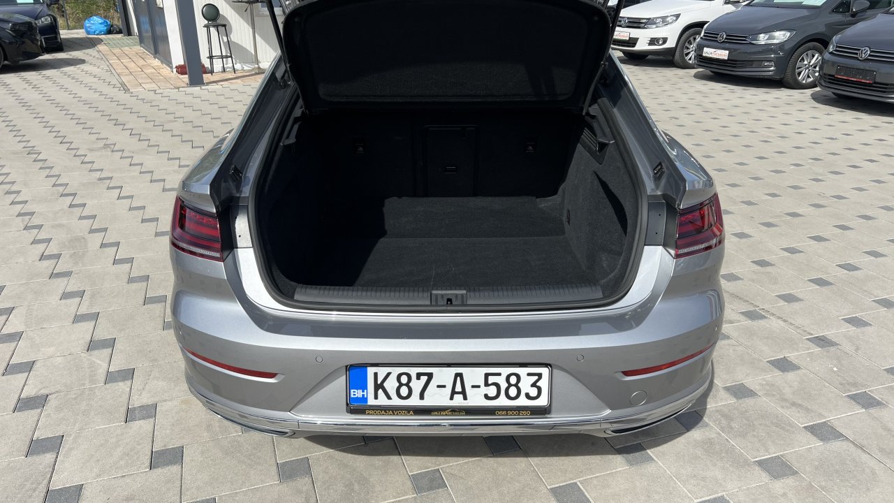 Automobil