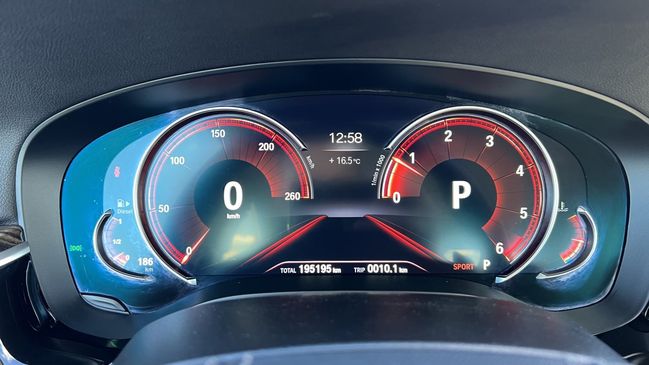 Automobil