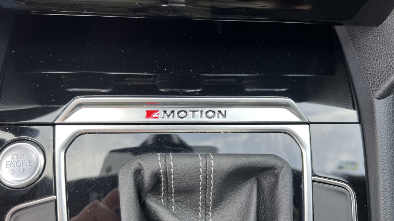 Automobil