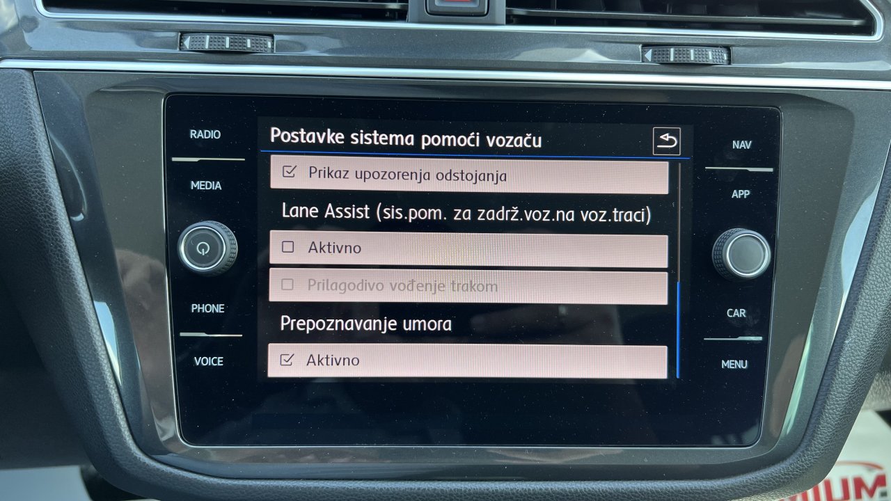 Automobil
